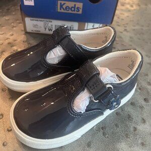 NWT Kids Girl’s Mary Jane Paten Navy Shoes Size 7W